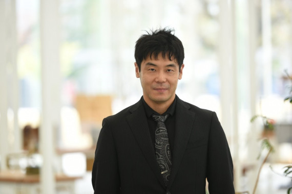 Associate Professor Ryo Saegusa of the Department of Information Systems  