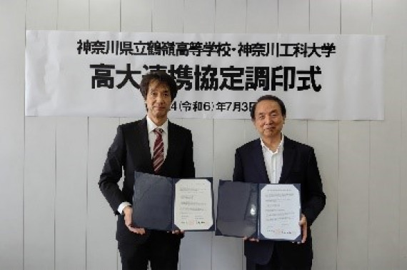 President Takahashi on the left and President Komiya on the right