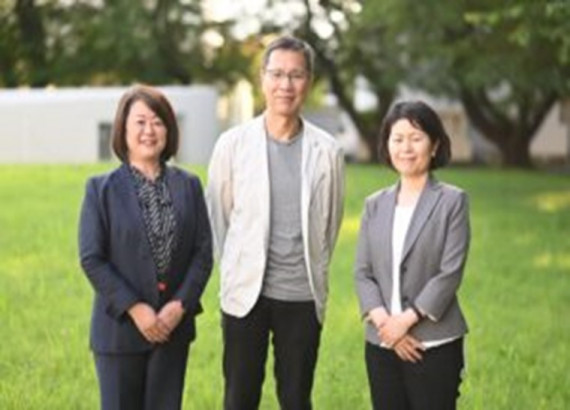 From left to right: Prof. Ayumi Koike, Prof. Takeji Takamura, Educational Lecturer Hiromi Yoda