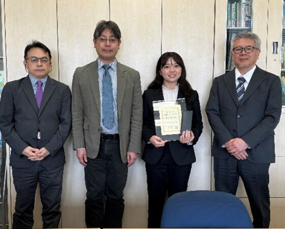 From the left, Professor Masahiro Sakai, Professor Kosuke Takano, Ms. Rika Suzuki, President Inoue